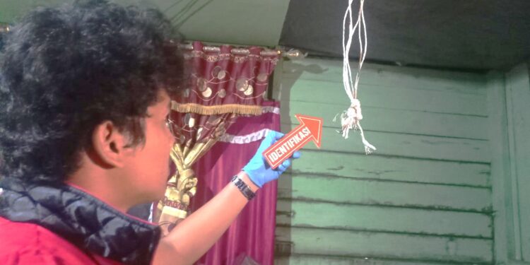 GANTUNG DIRI… Warga Teluk Majelis Ditemukan tak Bernyawa Diruang Tamu