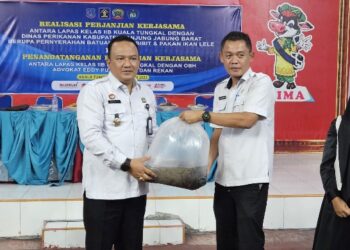 Realisasi Perjanjian Kerjasama, Lapas Kuala Tungkal Terima Bantuan Hibah Bibit dan Pakan Ikan Lele Dari Dinas Perikanan 