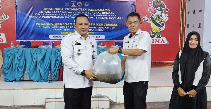 Realisasi Perjanjian Kerjasama, Lapas Kuala Tungkal Terima Bantuan Hibah Bibit dan Pakan Ikan Lele Dari Dinas Perikanan 