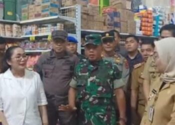 Pantau Stabilisasi Harga pangan jelang Nataru, Dandim 0415/Jambi bersama Forkopimda kunjungi Pasar Angso Duo Baru