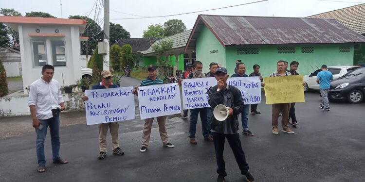 Angkat Toa Di Bawaslu Provinsi Jambi, Erfan : Tegakan Keadilan Pemilu
