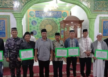 Bupati Romi Berikan Bantuan kepada Guru Ngaji Dan PHTT Di Kec Nipah Panjang