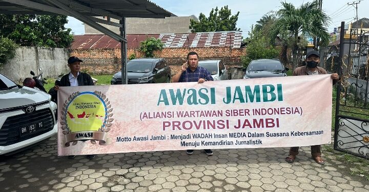 Laporkan Sejumlah Kecurangan Pemilu di Kota Jambi, AWaSI Jambi Sambangi Kantor Bawaslu