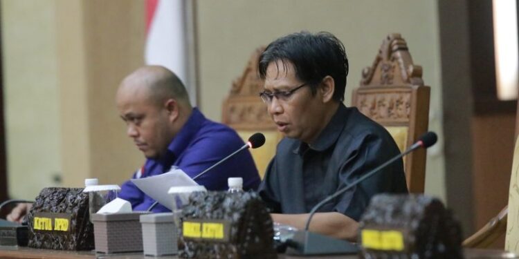 Dewan Perwakilan Rakyat Daerah (DPRD) Kabupaten Tanjung Jabung Timur Propinsi Jambi menggelar rapat paripurna dengan agenda penyampaian Nota Pengantar Ranperda