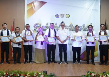 Bupati Romi Hariyanto Terima Penghargaan Dari Bea Cukai Jambi