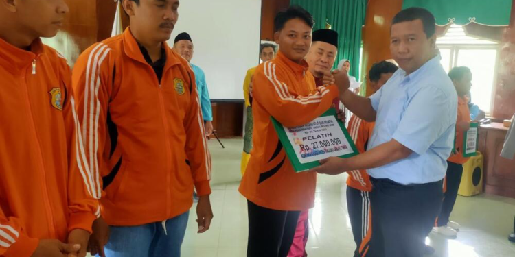 Bupati Romi Berikan Bonus Kepada Para Pelatih dan Atlit Disabilitas Berprestasi