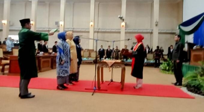 Tiga unsur pimpinan DPRD Kabupaten Tanjung Jabung Timur (Tanjabtim) di Lantik