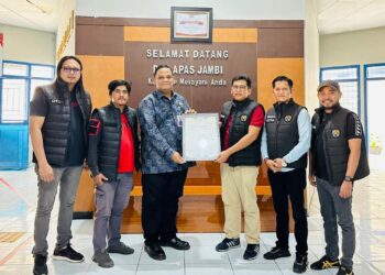 Ketua PWI Kota Jambi Berikan Penghargaan ke Kalapas Kelas IIA Jambi Bentuk Sinergitas