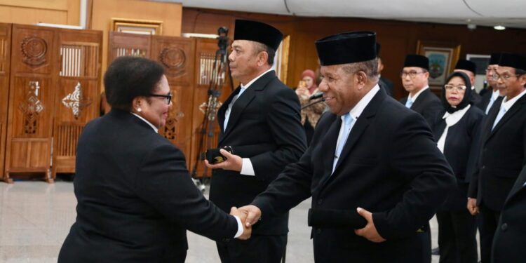 Lantik Pansel DPRP, Wamendagri Ribka Tekankan Komitmen terhadap Hak OAP dalam Politik dan Pemerintahan