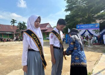 Lantik Ketua Osis Terpilih,  Kepsek SMA 3 Ucapkan Terima Kasih Kepada Ketua Osis Yang Lama 