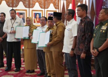 Gubernur Al Haris Serahkan DIPA dan TKD 2025: “Kelola Anggaran APBD dengan Bijaksana”