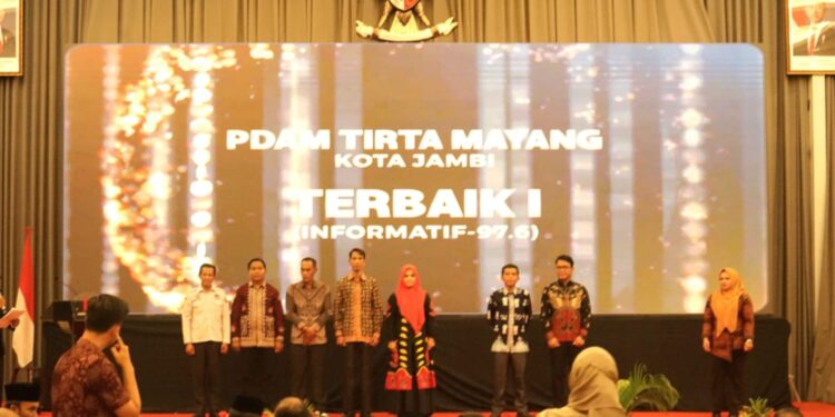 “Dari Jambi untuk Indonesia: Tirta Mayang Raih Predikat Tertinggi di Anugerah Keterbukaan Informasi 2024”