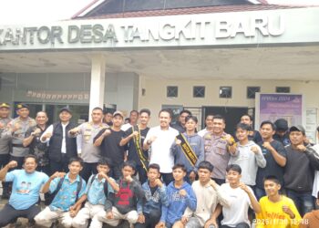 puluhan remaja yang tergabung dalam kelompok geng motor melaksanakan ‘Deklarasi Damai Letakkan Senjata