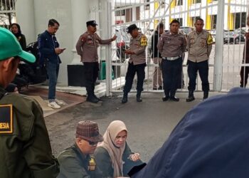 Laporan korupsi yang tak ditangani itu seperti ikan asin lupa digoreng – bikin bau!”