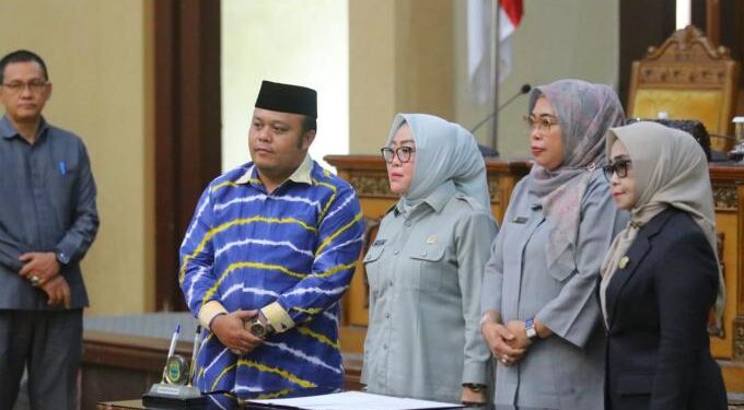 DPRD Kabupaten Tanjung Jabung Timur (Tanjabtim), umumkan pemberhentian Bupati – Wabup hasil pilkada serentak tahun 2020.
