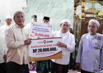 Safari Ramadhan di Merangin, Gubernur Al Haris Serahkan Bantuan Rp 45 Juta