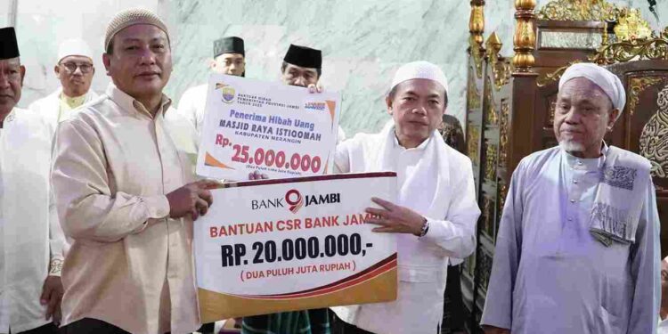 Safari Ramadhan di Merangin, Gubernur Al Haris Serahkan Bantuan Rp 45 Juta