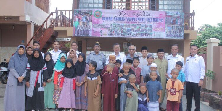 Hidayat, Kakanwil Ditjenpas Jambi Gelar Bakti Sosial Dalam Rangka Hari Bakti Pemasyarakatan Ke 61