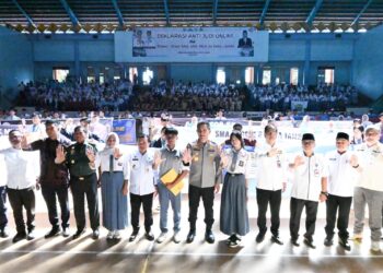 Kapolda Jambi Irjen Pol. Krisno H. Siregar Bersama 3000 Pelajar SMUN/SMKN se_Kota Jambi Hadiri Deklarasi Anti Judi Online