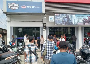 LSM Lentera Gelar Aksi Unjuk Rasa di Depan Kantor NSC Finance Kota Jambi, Tuntut Keadilan untuk Nasabah