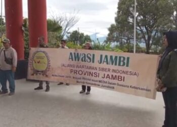 AWaSI Jambi Geruduk Kantor Wali Kota Sungai Penuh, Tuntut Transparansi Informasi Publik