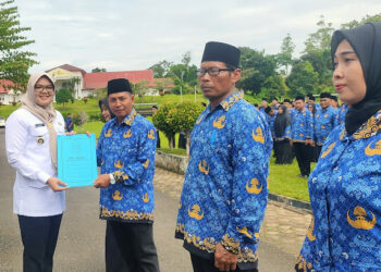 Serahkan 427 SK CPNS dan PPPK, Bupati Dillah Minta Layani Masyarakat dengan Ikhlas
