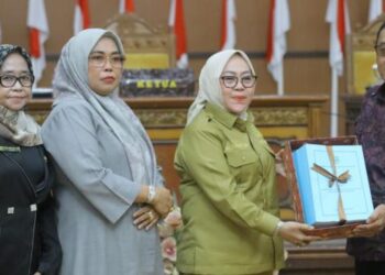Paripurna DPRD Tanjab Timur , Pemda Tanjabtim (Eksekutif), sampaikan nota keuangan rancangan peraturan daerah tentang anggaran pendapatan dan belanja daerah perubahan Tanjabtim tahun anggaran 2025,