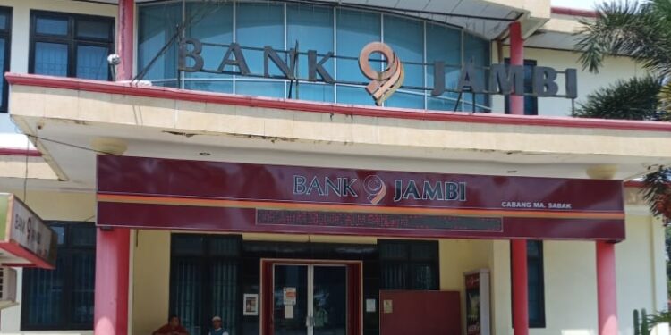 Pensiunan Guru Keluhkan Sulitnya Melunasi Pinjaman di Bank 9 Cabang Muara Sabak