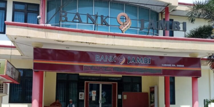 “Bank 9 Jambi Muara Sabak Diduga Persulit Pensiunan, Pelunasan Pinjaman Dikenakan Penalti Mencekik”