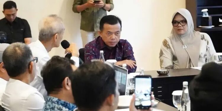 Bupati Dillah Dampingi Gubernur Jambi Al-Haris Acara Pengembagan Usaha di Pelabuhan Muarasabak