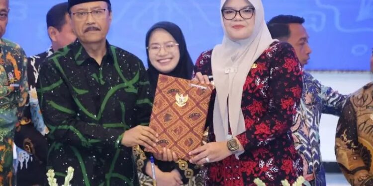 Bupati Dillah, Lakukan Penandatanganan Perjanjian Guna Mendukung Program Sekolah Rakyat