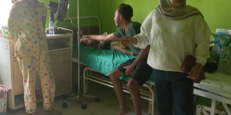 Tindak Lanjuti Aduan Masyarakat Wakil Ketua DPRD Kabupaten Tanjung Jabung Timur Sidak Ke Puskesmas Nipah Panjang.