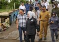 Komisi 1 Dan Anggota Banggar Tanjabtimur Tinjau Jembatan Muara Sabak Pasca Insiden Tabrakan Kapal