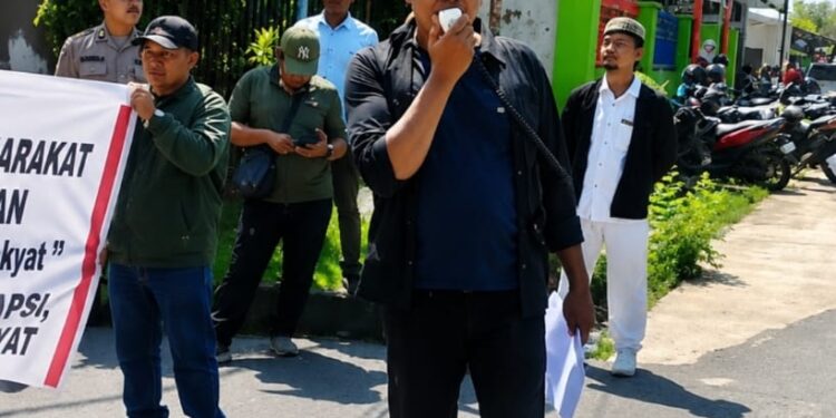 FMMAKP Gelar Aksi Di Dinas Pendidikan dan Kebudayaan Kota Medan, Desak Transparansi 10 Pos Anggaran Tahun 2025
